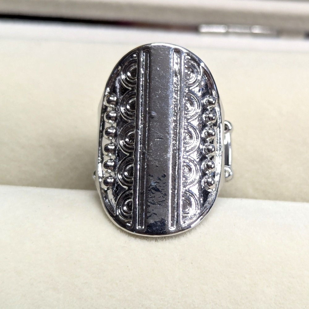New Ring Silver Tone Oval Textured Stretch Band Boho Peasant